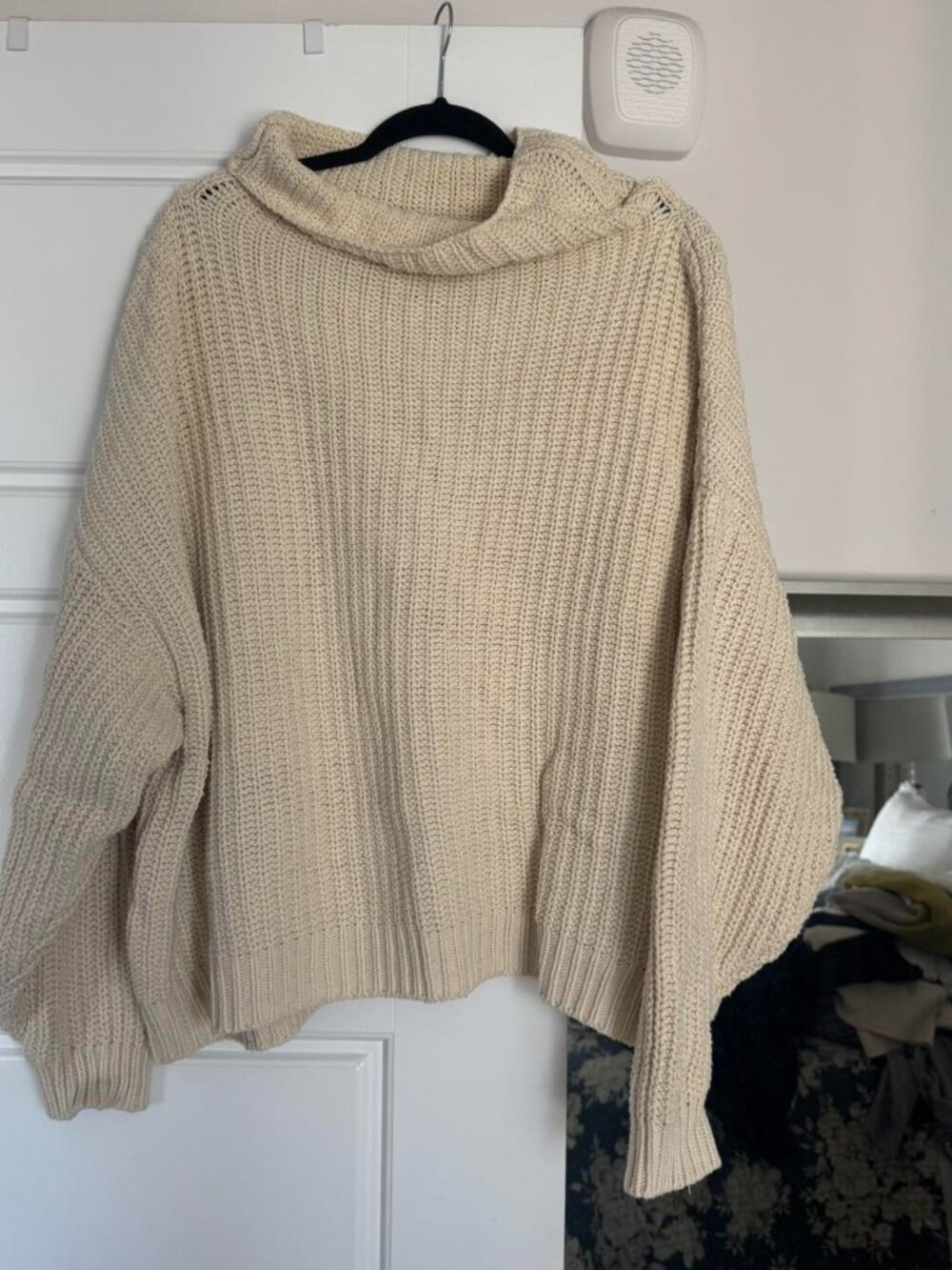 Free People Women's Cream and White Jumper